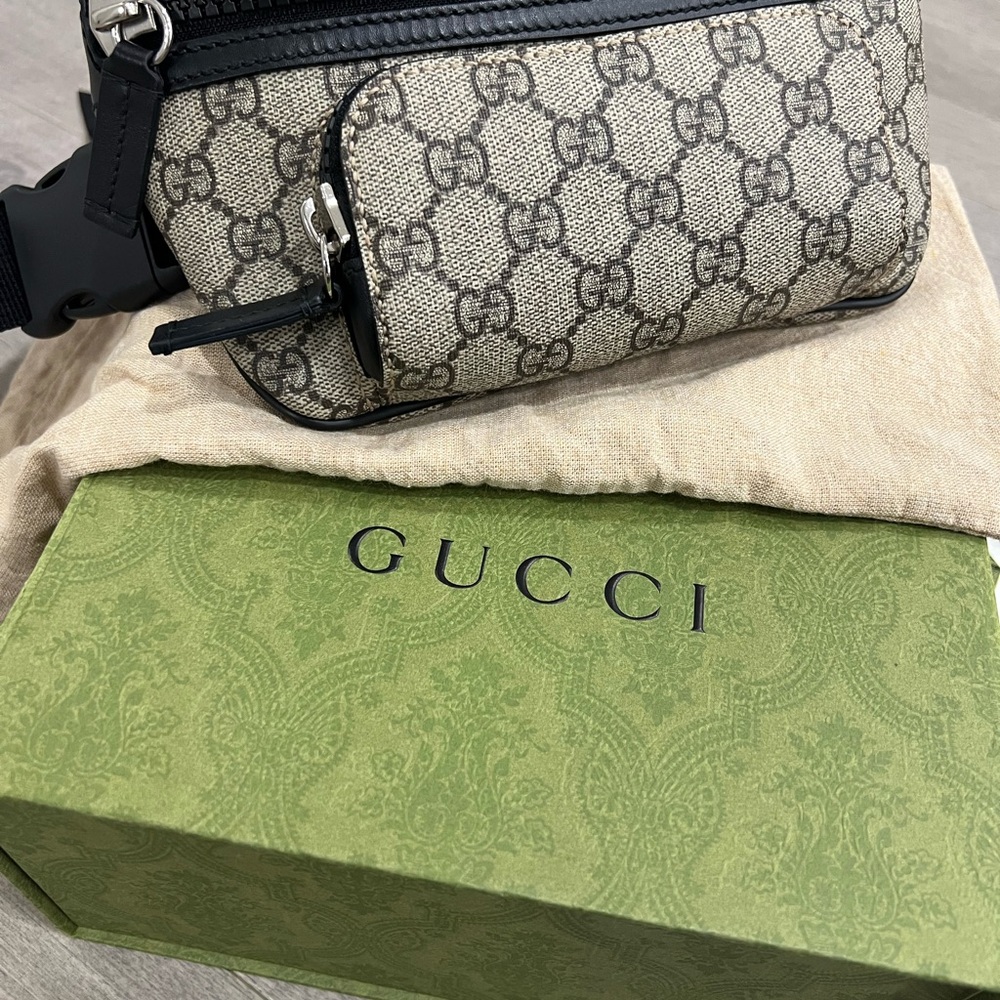 Gucci Black and Beige Men's Belt Bag - Picture 9 of 16
